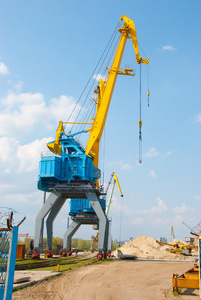 浮動(dòng)集裝箱船起重機(jī) 提升斯道拉恩索大米與食品產(chǎn)品物流效率的關(guān)鍵